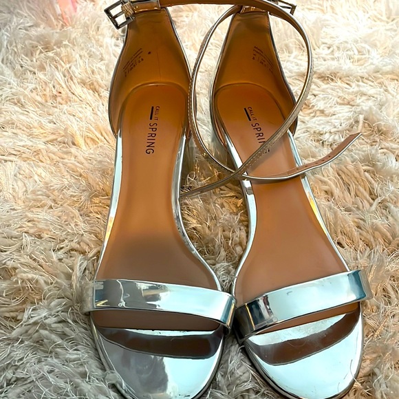 cute silver 1 1/2 inch heels - Picture 5 of 5